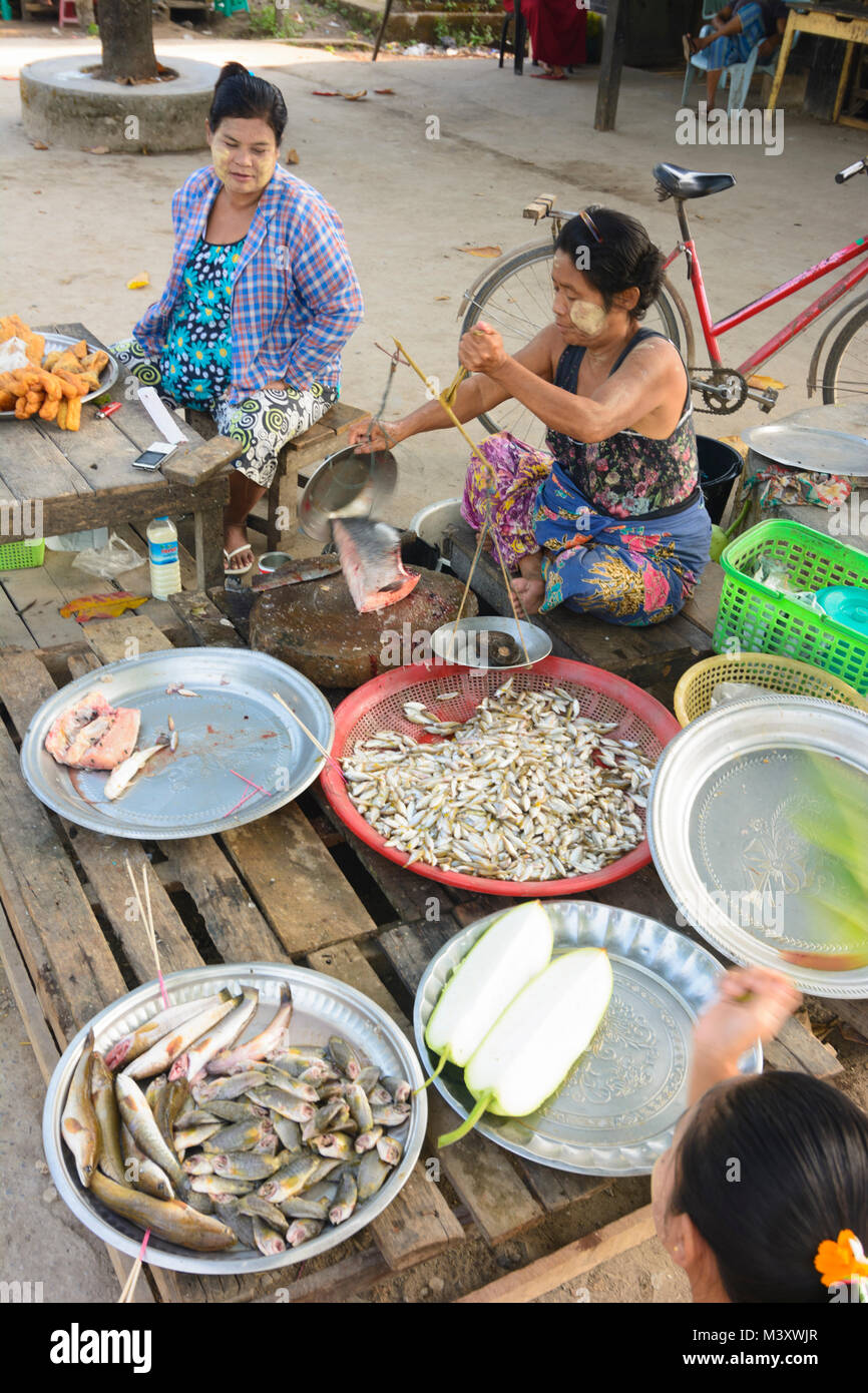 Hpa-An: Markt Frau Frauen, Fisch,, Karen (Karen), Myanmar (Birma) Stockfoto
