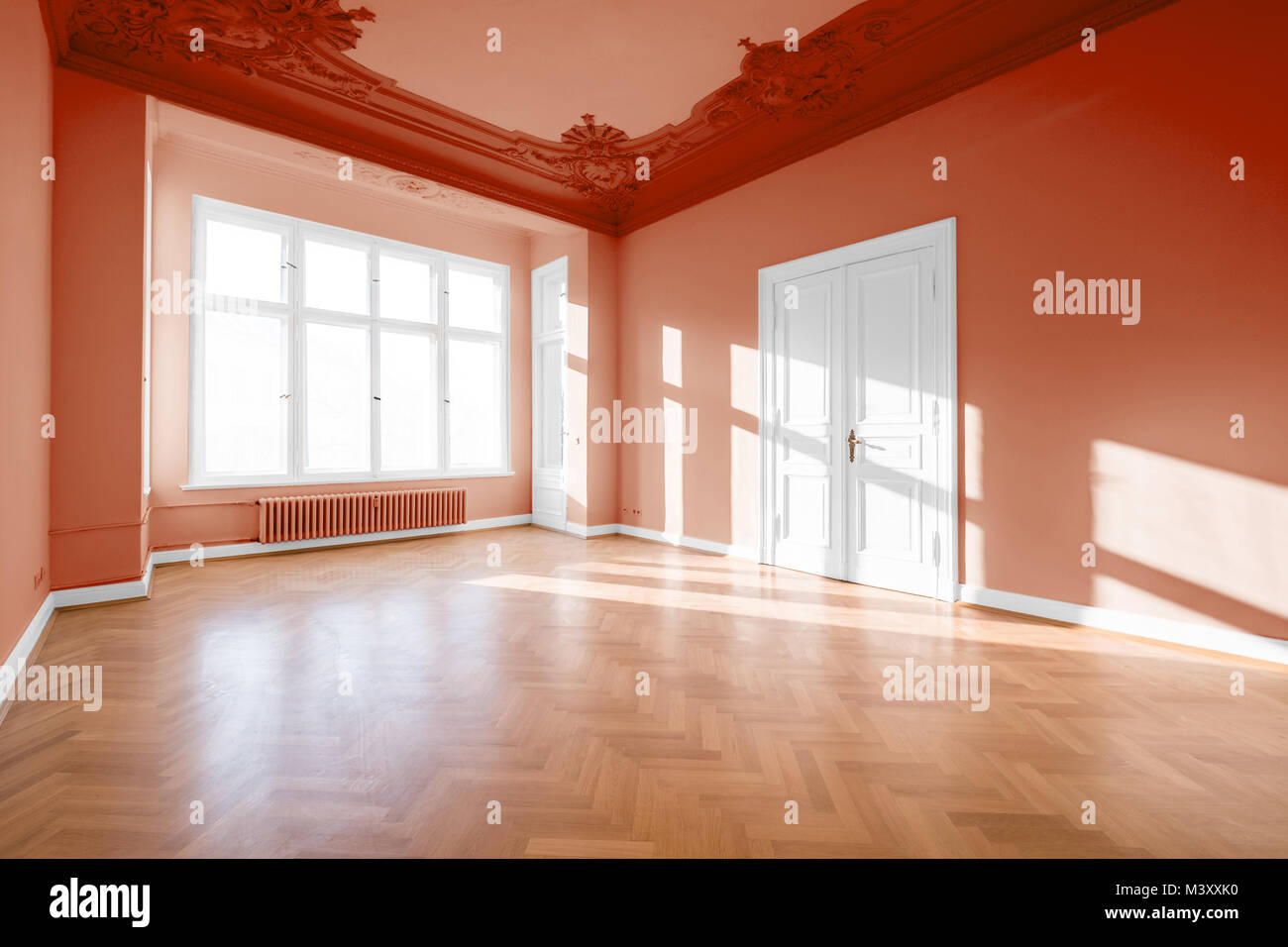Leere Zimmer im klassischen restaurierte Gebäude - Immobilien innen Stockfoto