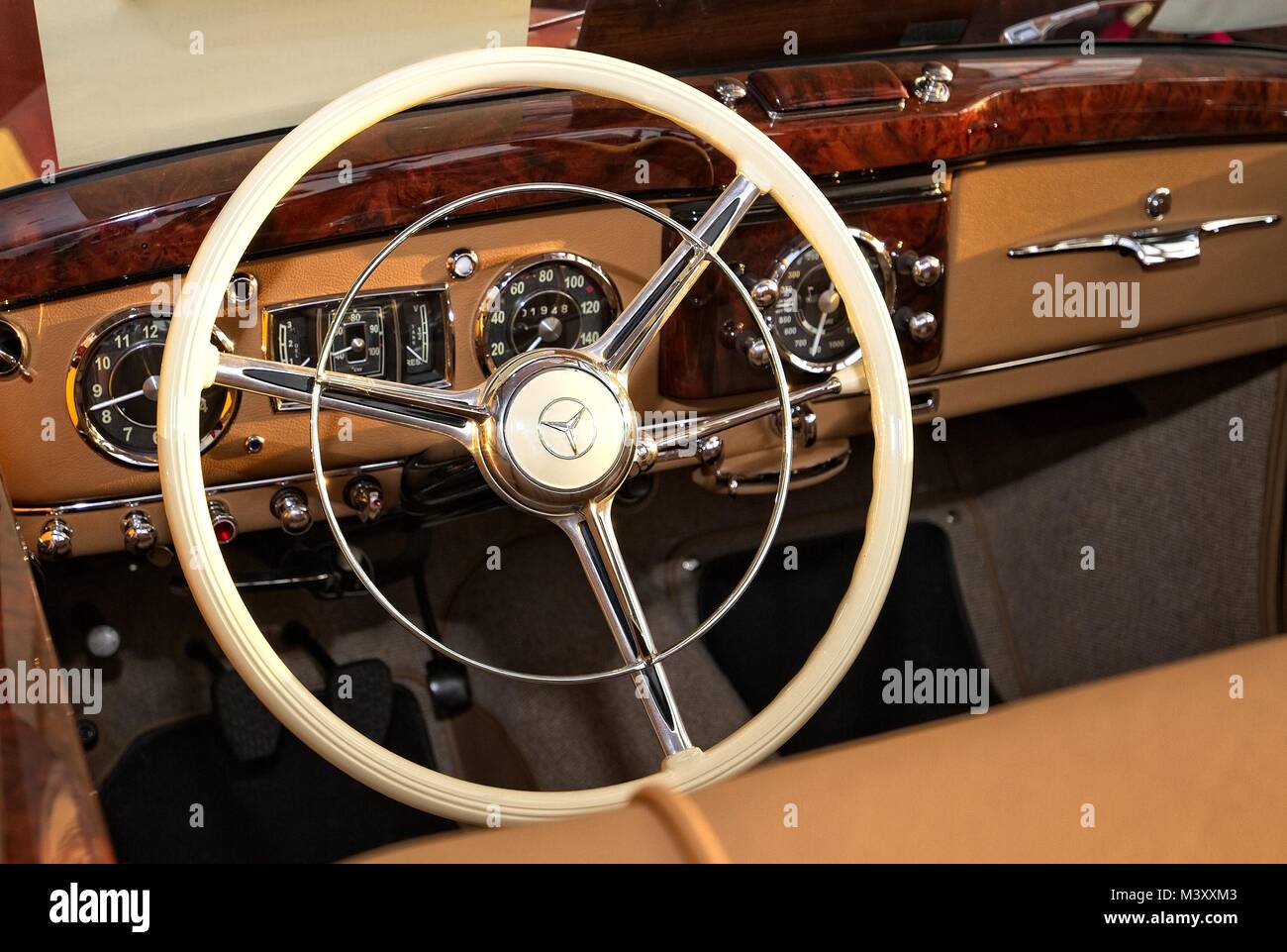 Mercedes Benz Detail Leder Stockfotos Und Bilder Kaufen Alamy