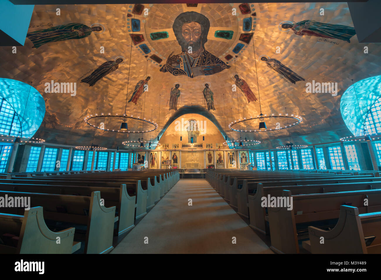 Oakland, Kalifornien - 11. Februar 2018: Innenraum des Aufstiegs der Griechisch-orthodoxen Kathedrale von Oakland Stockfoto