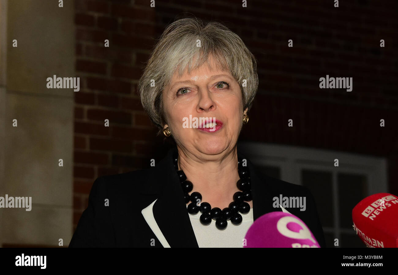 Belfast, UK. 12 Feb, 2018. Premierminister Theresa May gibt eine Pressekonferenz in Stormont Haus in Belfast als Gespräche zwischen den Parteien in Restaurierung der dezentralisierten Regierung fortsetzen. Credit: Mark Winter/Alamy leben Nachrichten Stockfoto