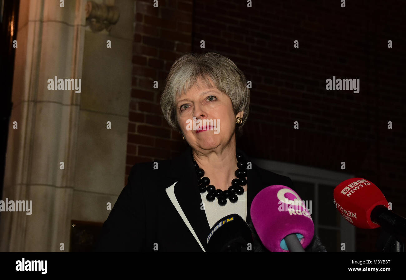 Belfast, UK. 12 Feb, 2018. Premierminister Theresa May gibt eine Pressekonferenz in Stormont Haus in Belfast als Gespräche zwischen den Parteien in Restaurierung der dezentralisierten Regierung fortsetzen. Credit: Mark Winter/Alamy leben Nachrichten Stockfoto