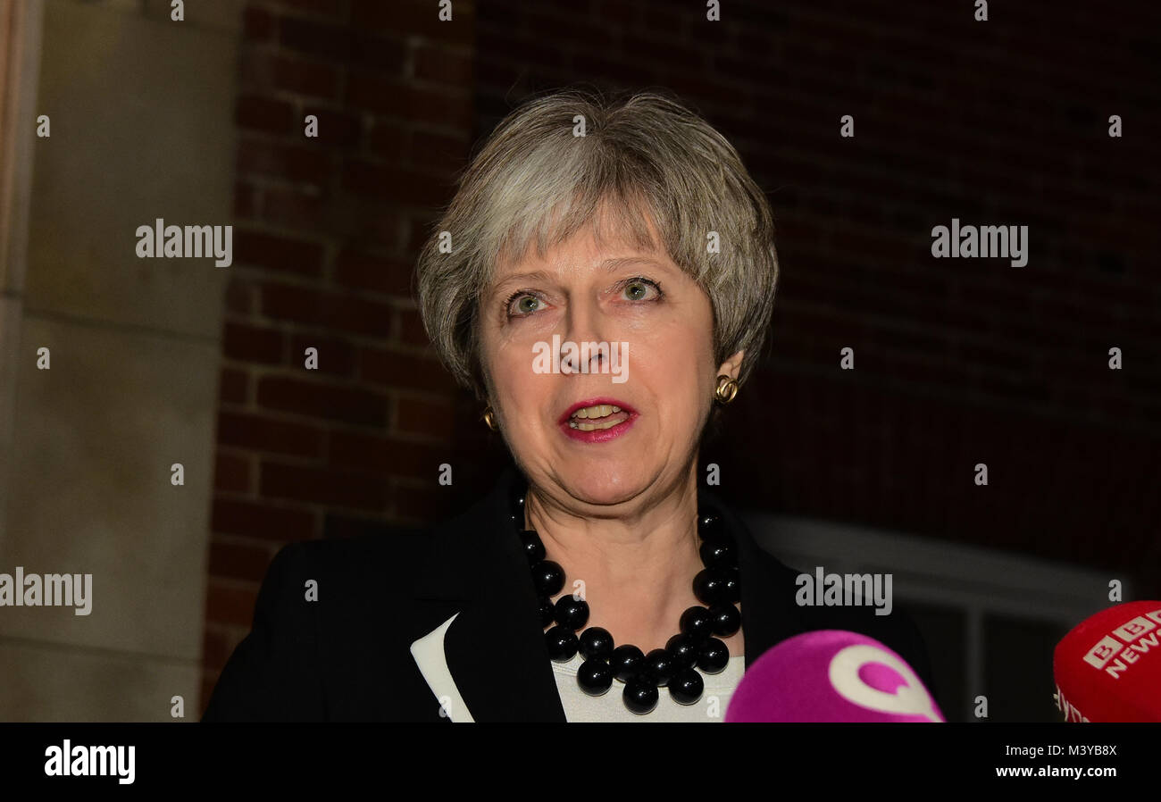 Belfast, UK. 12 Feb, 2018. Premierminister Theresa May gibt eine Pressekonferenz in Stormont Haus in Belfast als Gespräche zwischen den Parteien in Restaurierung der dezentralisierten Regierung fortsetzen. Credit: Mark Winter/Alamy leben Nachrichten Stockfoto