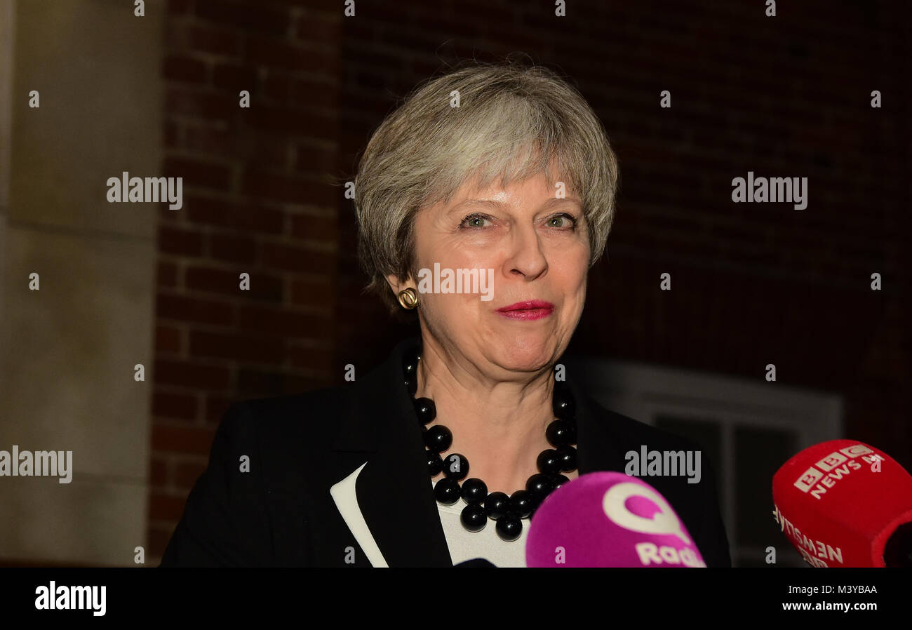 Belfast, UK. 12 Feb, 2018. Premierminister Theresa May gibt eine Pressekonferenz in Stormont Haus in Belfast als Gespräche zwischen den Parteien in Restaurierung der dezentralisierten Regierung fortsetzen. Credit: Mark Winter/Alamy leben Nachrichten Stockfoto