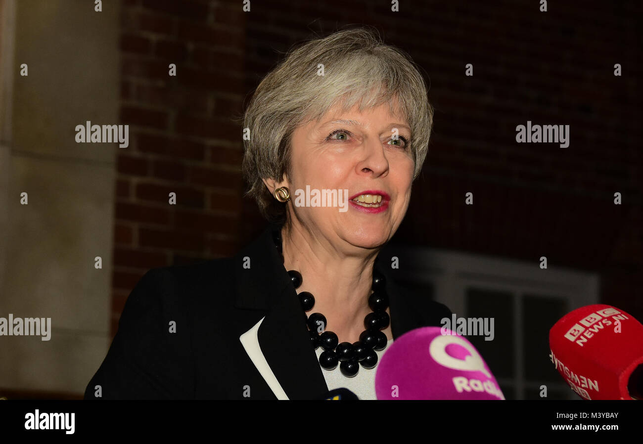 Belfast, UK. 12 Feb, 2018. Premierminister Theresa May gibt eine Pressekonferenz in Stormont Haus in Belfast als Gespräche zwischen den Parteien in Restaurierung der dezentralisierten Regierung fortsetzen. Credit: Mark Winter/Alamy leben Nachrichten Stockfoto