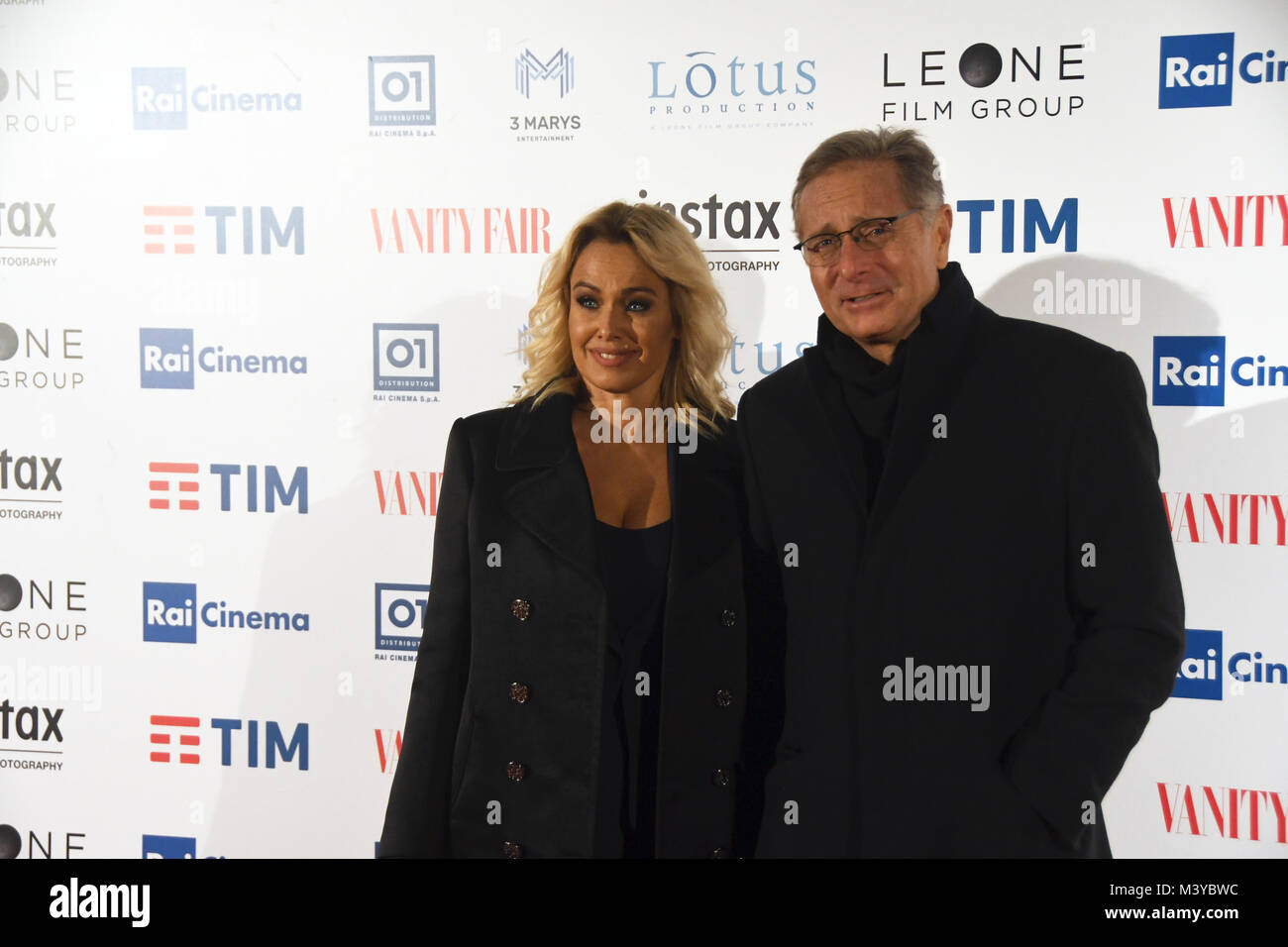 Rom, Italien, 12. Februar 2018 Kino Moderno - Photocall Vorschau A Casa tutti Bene, spezielle Gäste Paolo Bonolis mit seiner Frau Sonia Bruganelli Credit: Giuseppe Andidero/Alamy leben Nachrichten Stockfoto