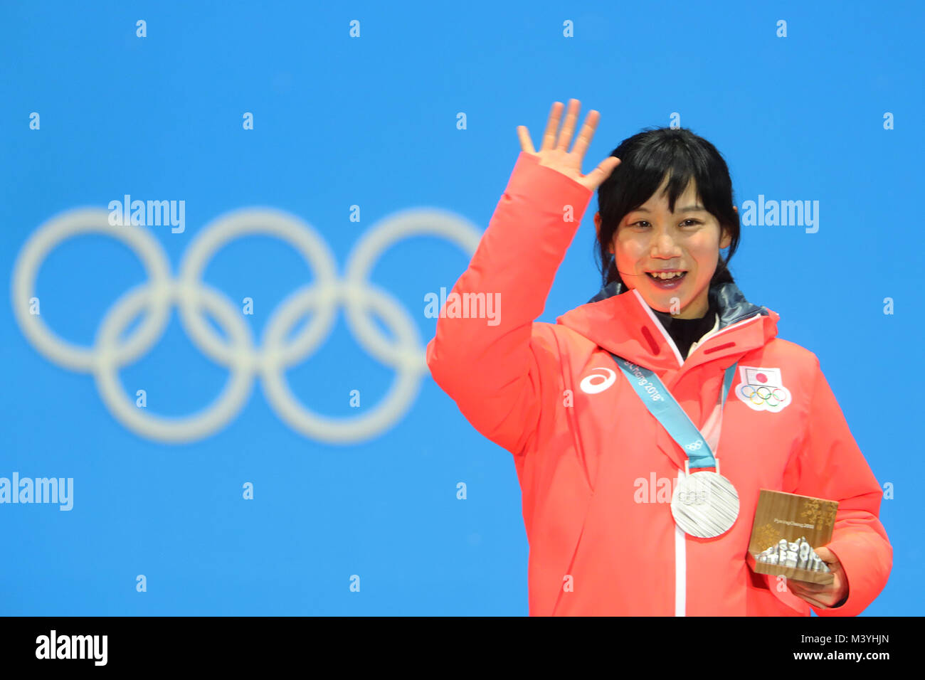 Japanische Eisschnellläuferin Miho Takagi feiert der Gewinn einer Silbermedaille bei den Olympischen Winterspielen in Pyeongchang, Südkorea, 13. Februar 2018. Foto: Michael Kappeler/dpa Stockfoto