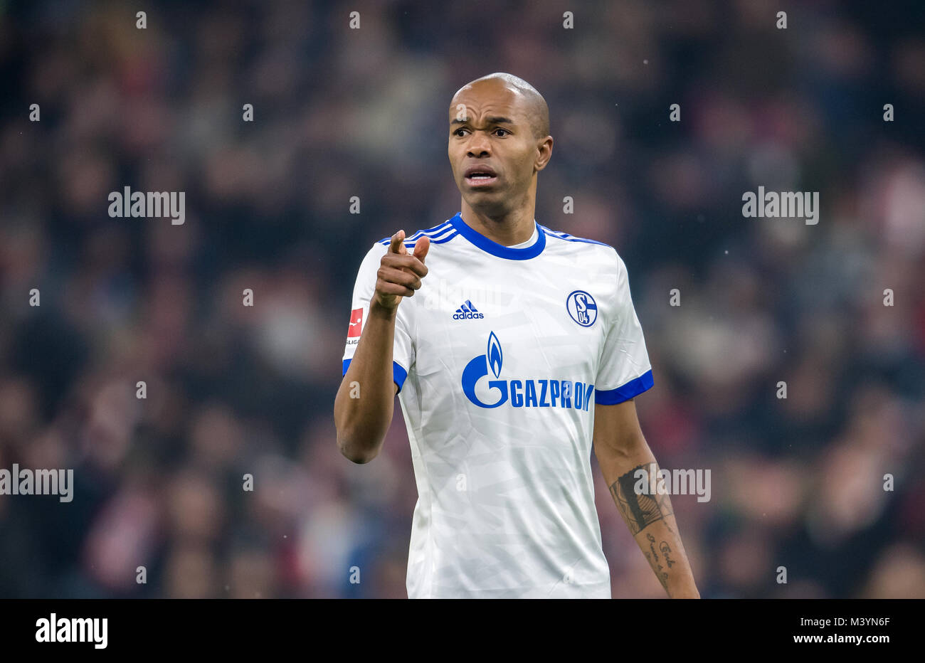 Schalke 04 die Naldo gestikuliert während des Spiels gegen den FC Bayern München in der Allianz Arena in München, Deutschland, 10. Februar 2018. · Keine LEITUNG SERVICE · Foto: Thomas Klausen/dpa-Zentralbild/ZB Stockfoto