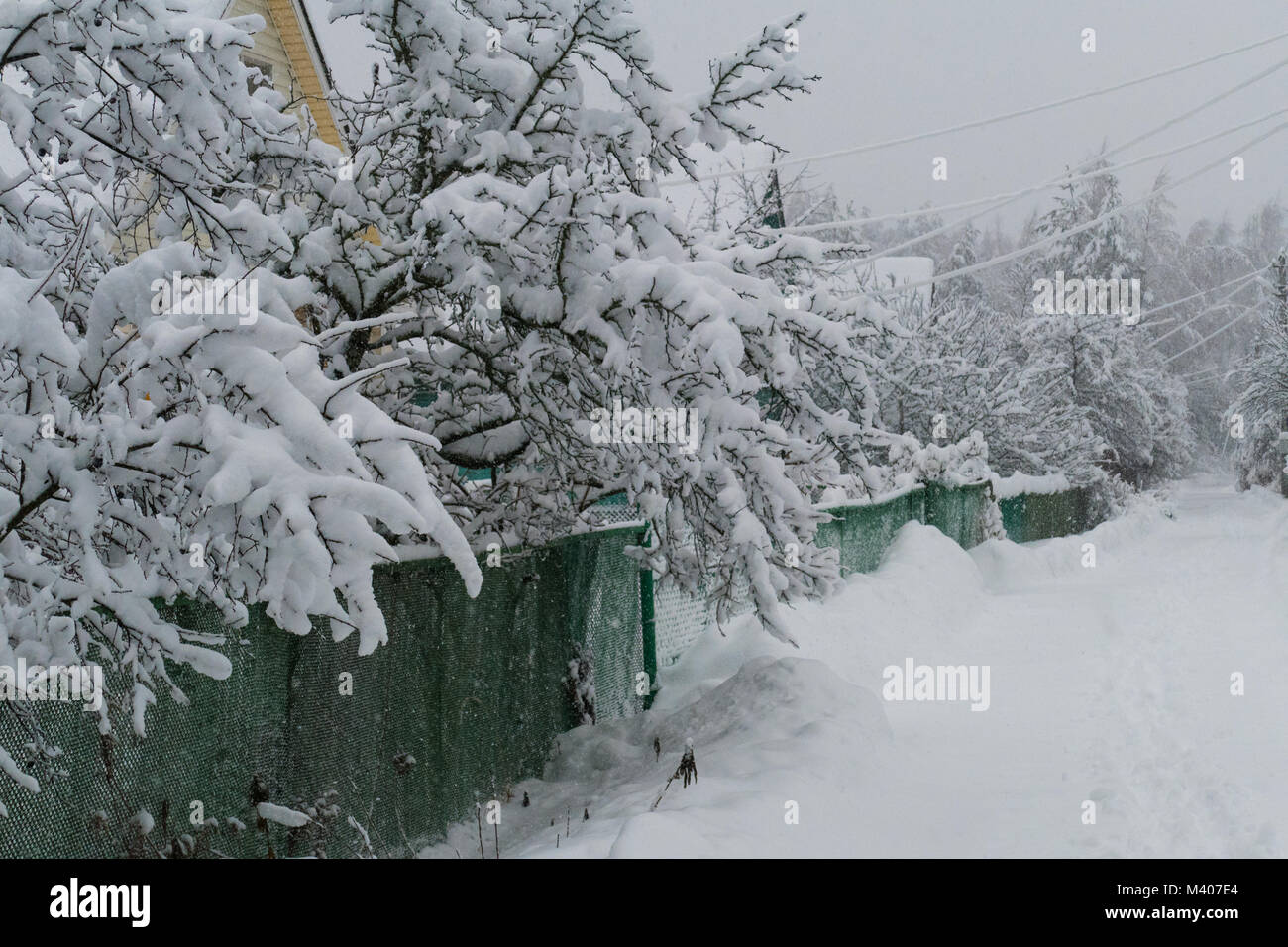 Dorf im Winter mit Schnee Stockfoto