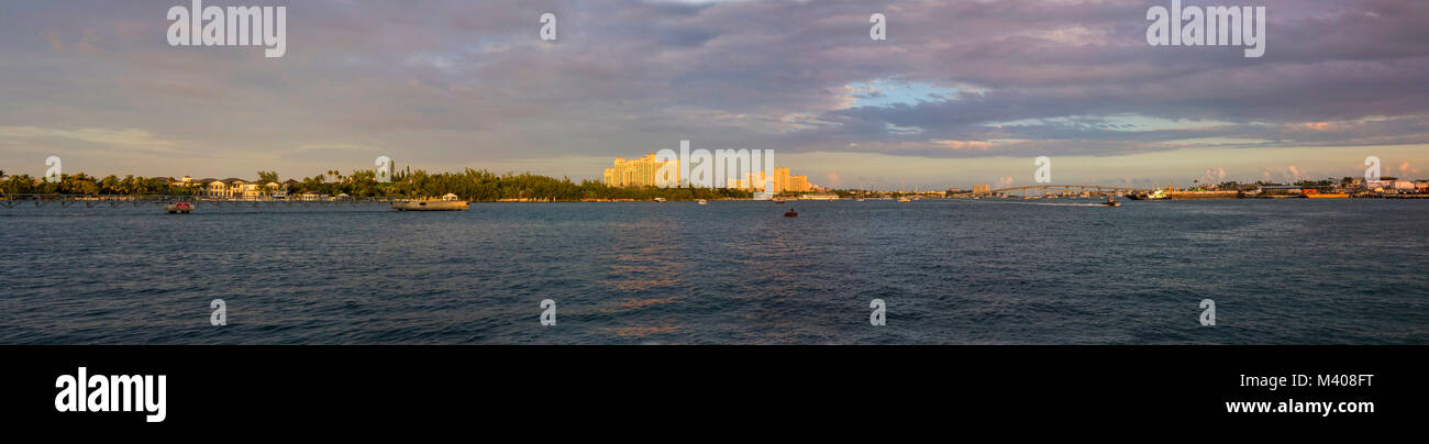 180 Grad Panorama auf den Hafen von Nassau, Bahamas Stockfoto