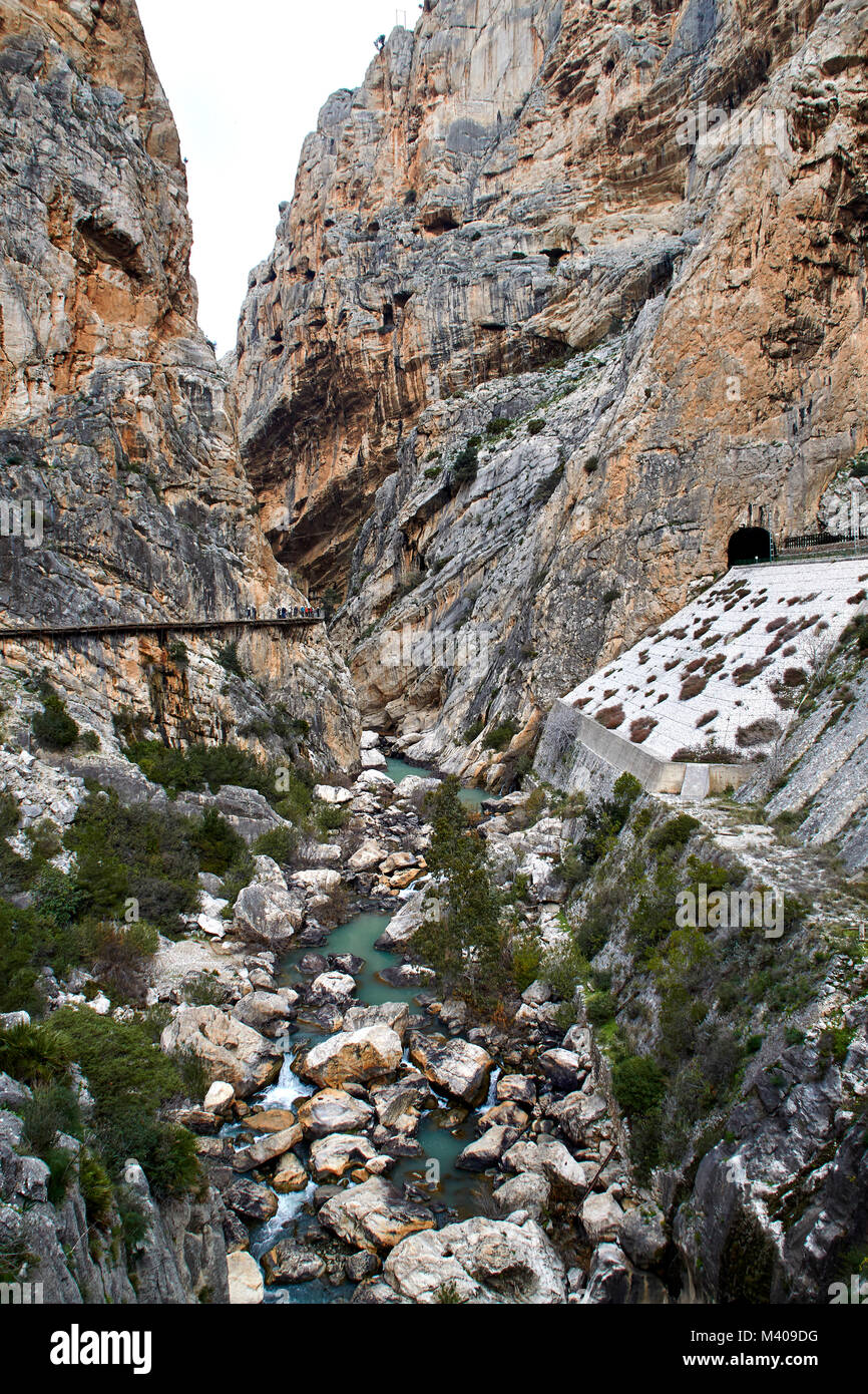 Wandern auf dem berühmten Caminito del Rey in Spanien Stockfoto
