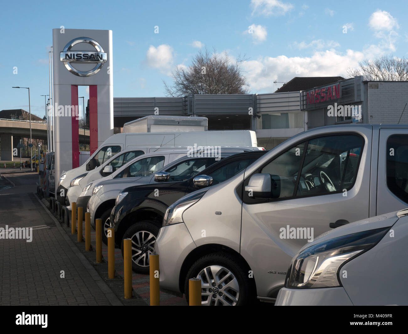 Nissan wichtigsten Händler Auto Verkauf Showroom und Vorplatz, Redbridge, Southampton, Hampshire, England, Großbritannien Stockfoto