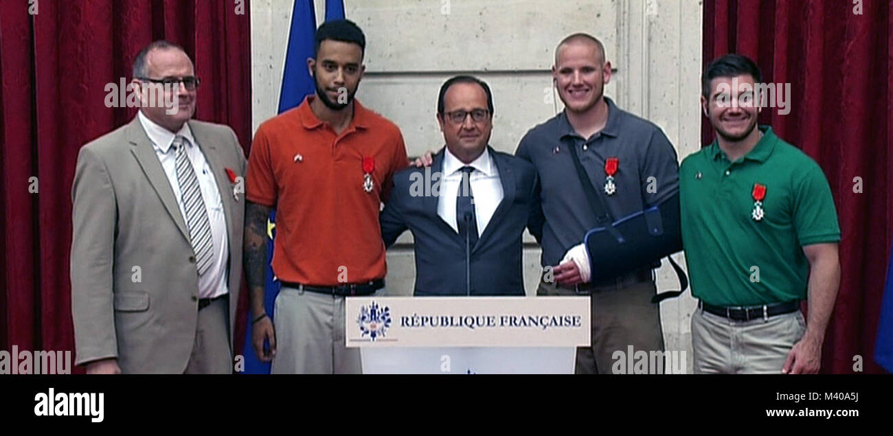 15:17 Paris ist ein 2018 amerikanischen biographischen Drama Film produziert und von Clint Eastwood und geleitet von Dorothy Blyskal geschrieben, auf die Autobiografie Der 15: 17 nach Paris: Die wahre Geschichte eines Terroristen, ein Zug, und drei amerikanische Soldaten von Jeffrey e. Stern, Spencer Stein, Anthony Sadler und Alek Skarlatos. Dieses Foto ist nur für den redaktionellen Gebrauch bestimmt und unterliegen dem Copyright der Film Company und/oder der Fotograf durch den Film oder die Produktion Firma zugewiesen und kann nur reproduziert durch Veröffentlichungen im Zusammenhang mit der Förderung der oben genannten Film. Eine obligatorische Gutschrift zum Film c Stockfoto