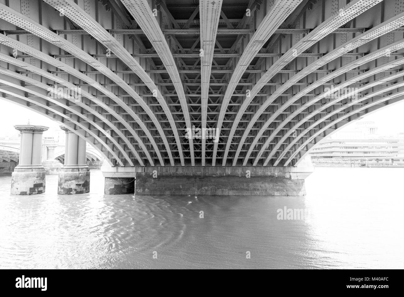 Unter Blackfriars Bridge, London, UK Stockfoto