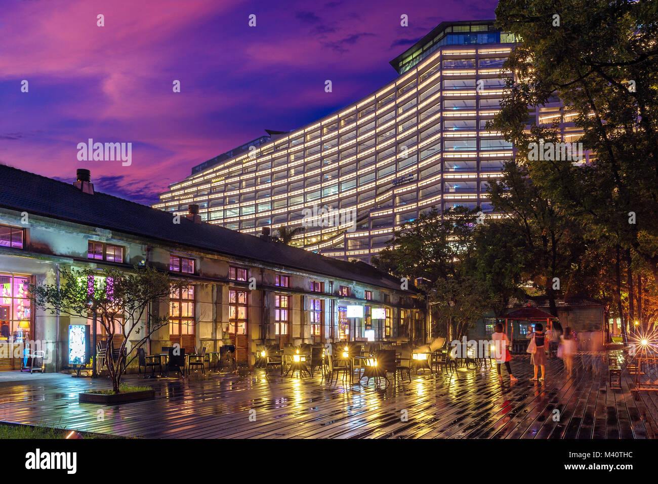 Nachtansicht von songshan Cultural Park in Taipei Stockfoto