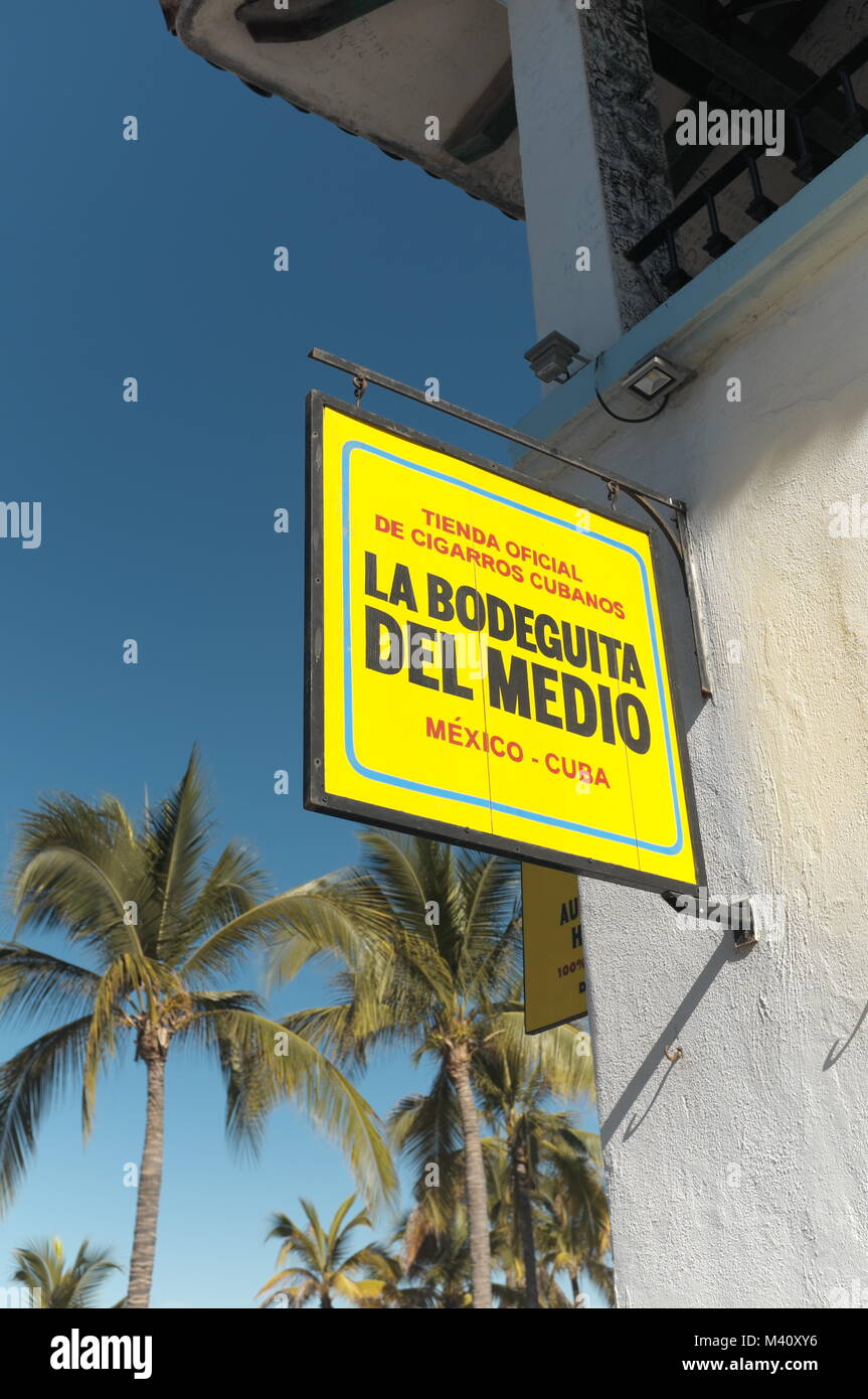 La Bodeguita del Medio in Puerto Vallarta, Mexiko ist das zweite in einer Kette von diesem Cuban-Mexican restaurant/bar und auf dem Malecon entfernt. Stockfoto