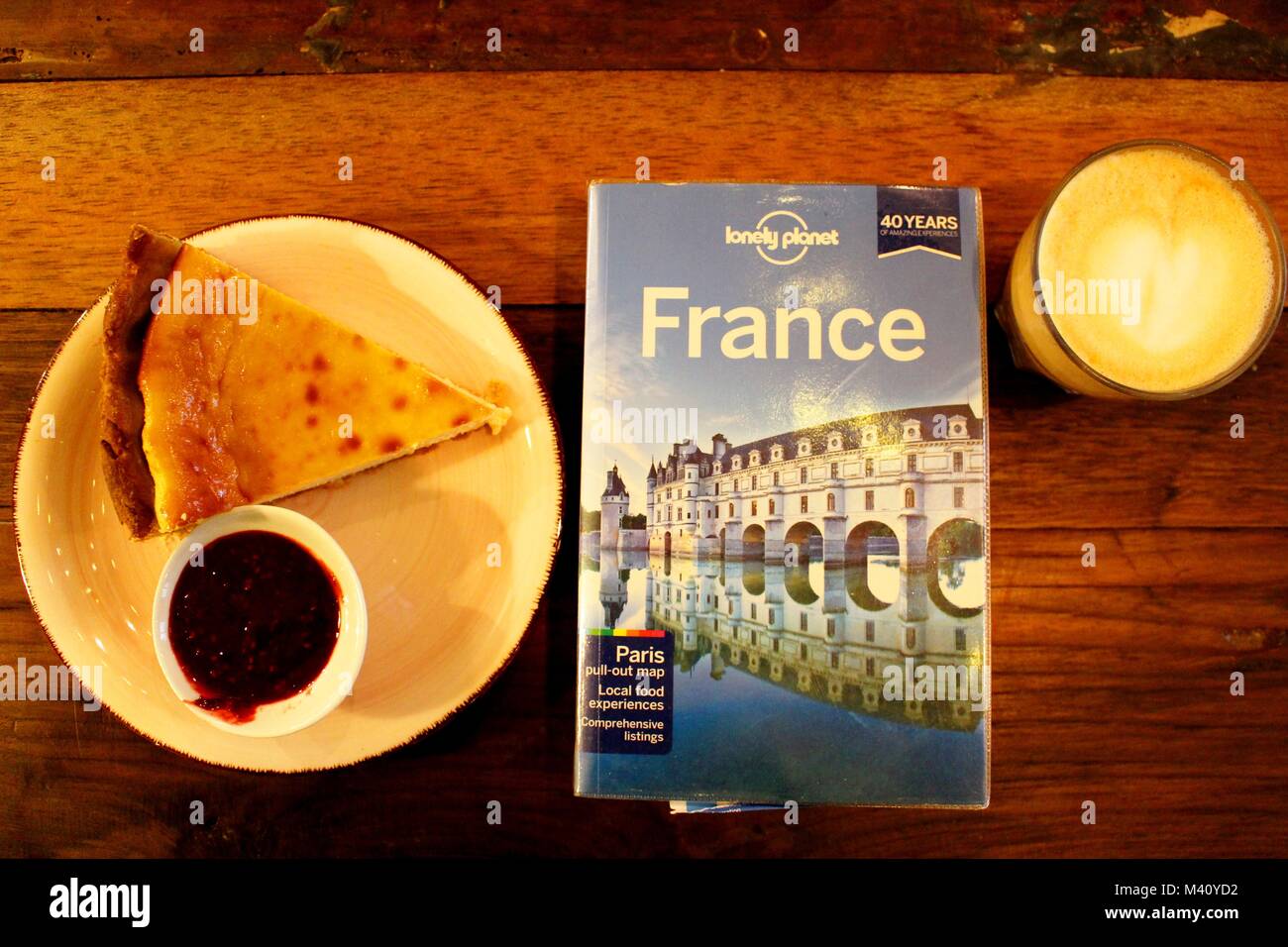 Der Lonely Planet Reiseführer zu Frankreich. Stockfoto