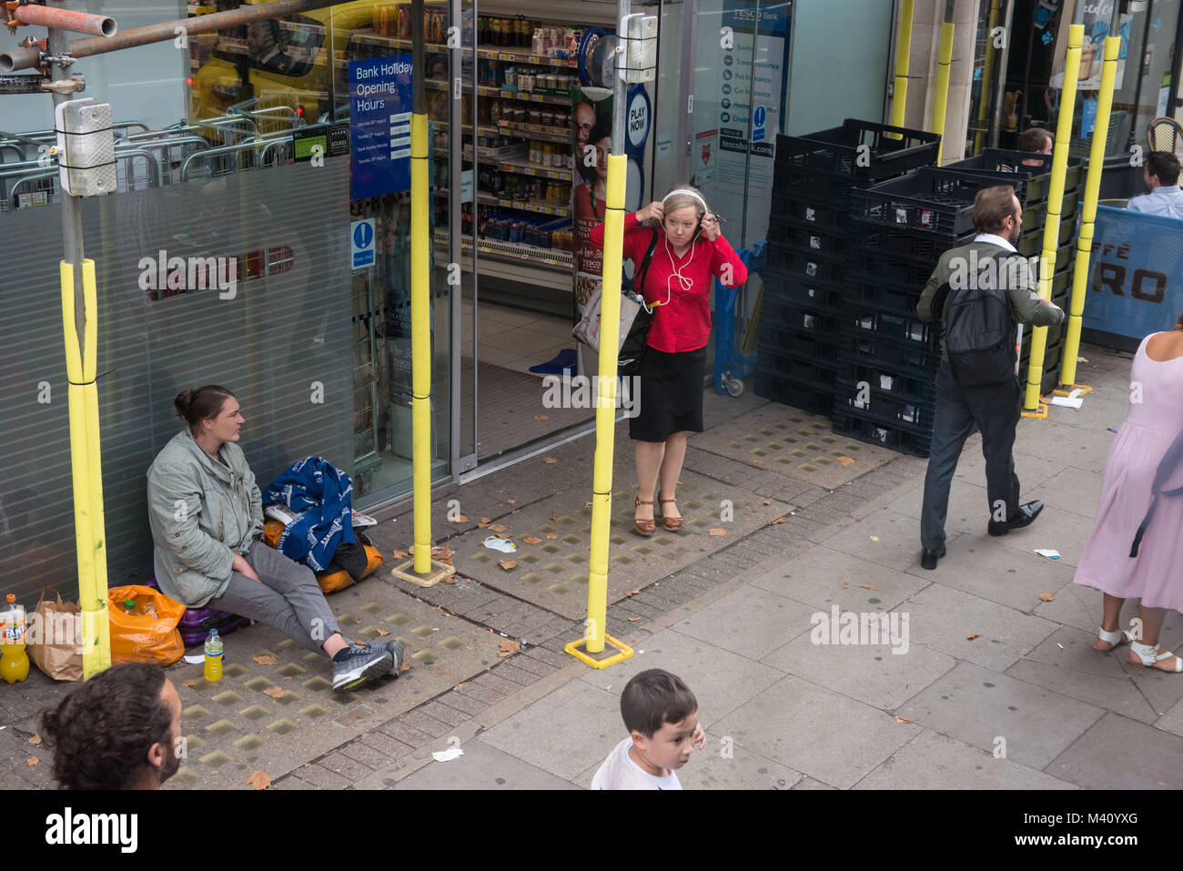 London, Vereinigtes Königreich. Armut. Szene aus dem Bus. Stockfoto