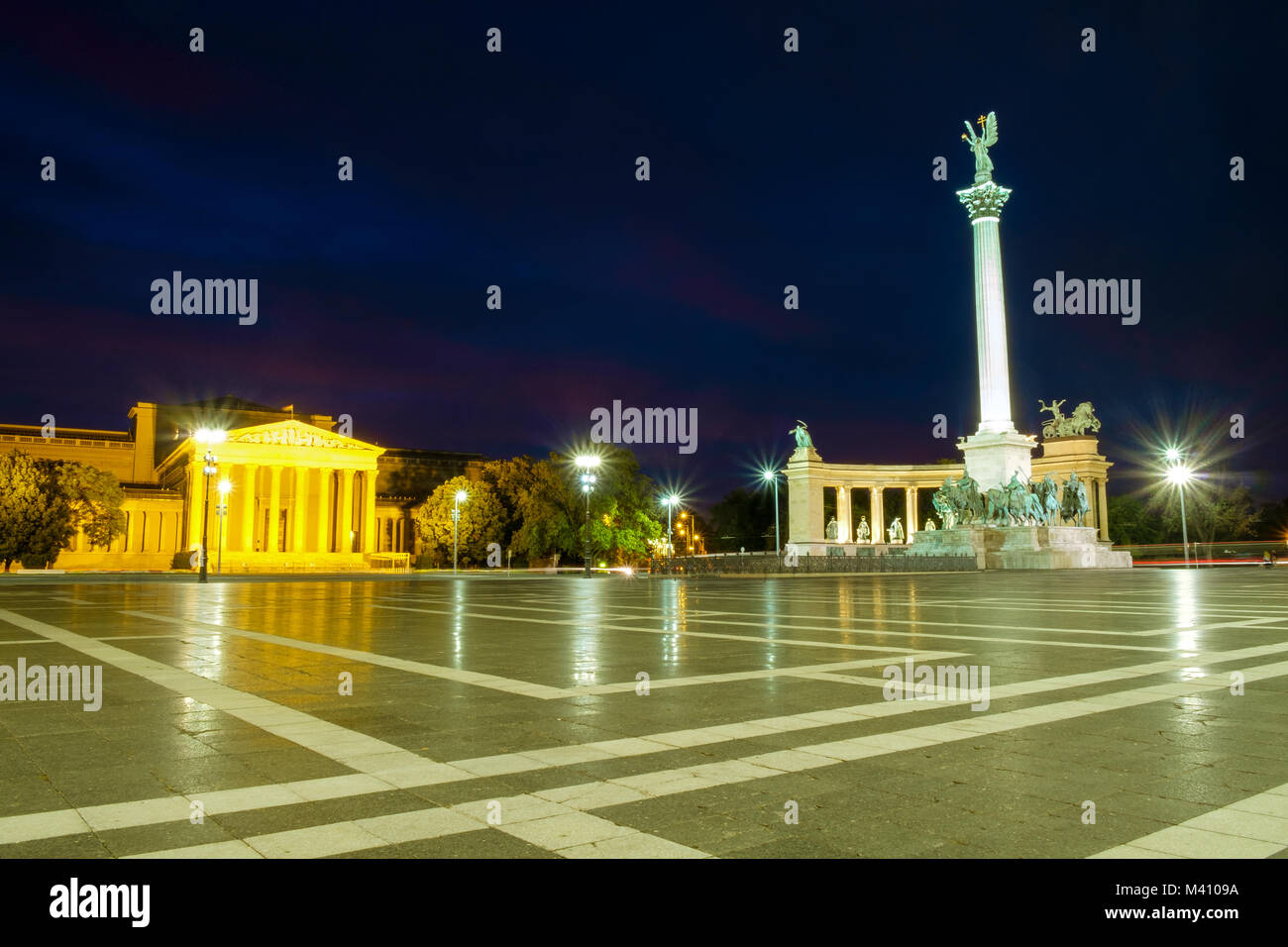 Am Abend ansehen. Heldenplatz Denkmal in Budapest, Ungarn Stockfoto