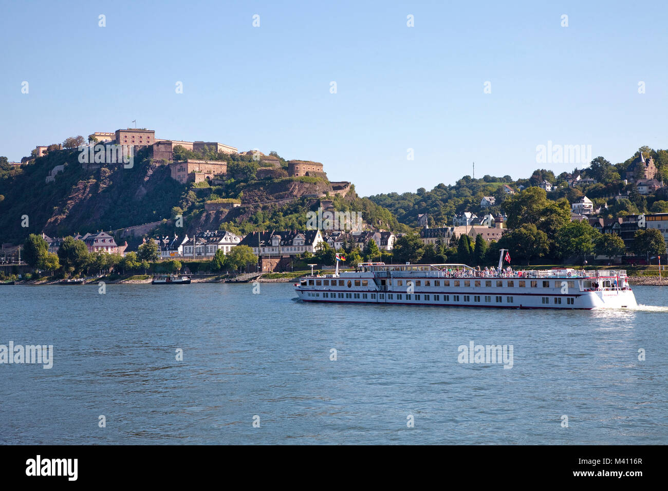 Ausflug Schiff auf dem Rhein, die Festung Ehrenbreitstein bei Koblenz, Rheinland-Pfalz, Deutschland, Europa Stockfoto Ausflug Schiff auf dem Rhein, die Festung Ehrenbreitstein bei Koblenz, Rheinland-Pfalz, Deutschland, Europa Stockfoto