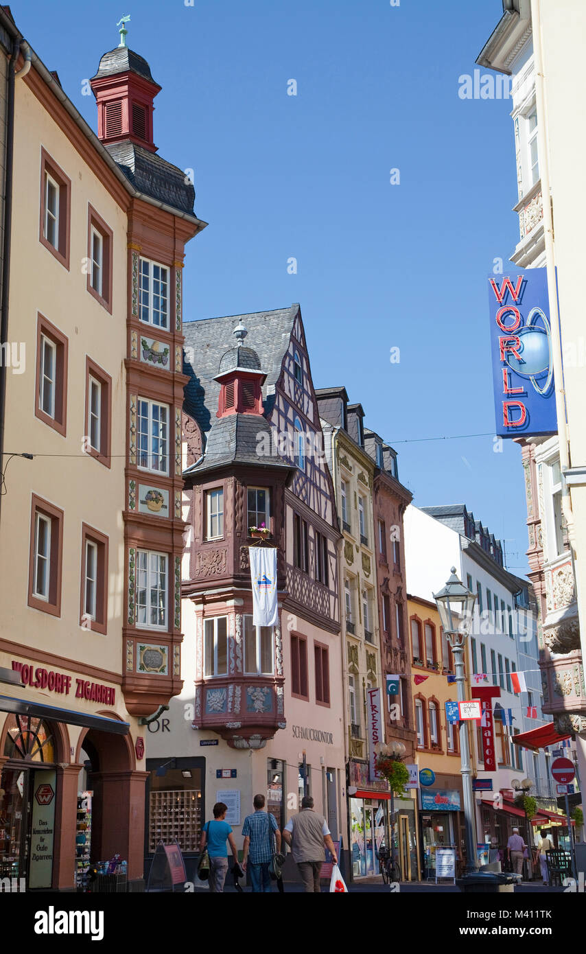 Fußgängerzone mit alten historischen Gebäuden in der Altstadt von Koblenz, Rheinland-Pfalz, Deutschland, Europa Stockfoto