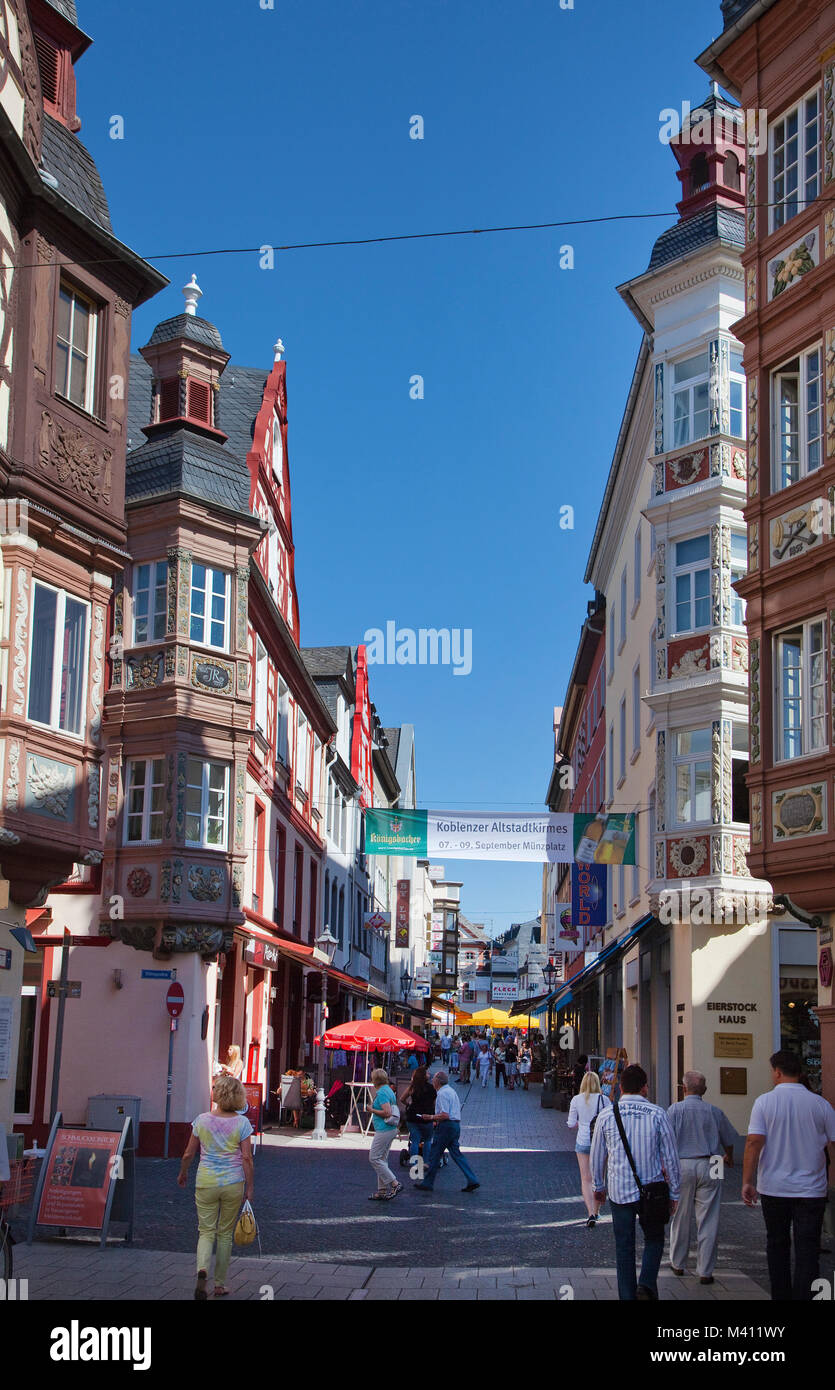 Fußgängerzone mit alten historischen Gebäuden in der Altstadt von Koblenz, Rheinland-Pfalz, Deutschland, Europa Stockfoto