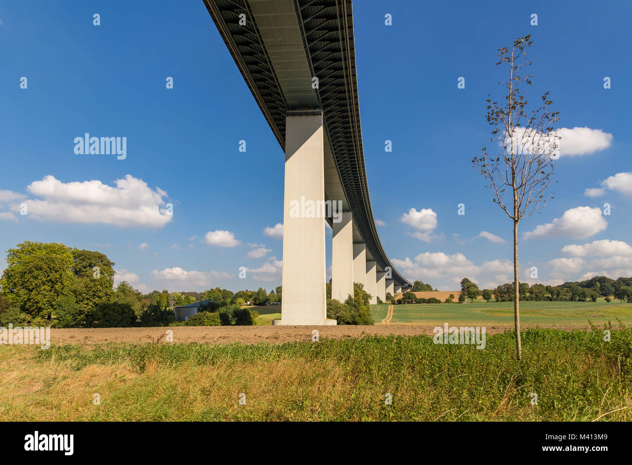 Ruhrtalbruecke (Ruhrgebiet Viadukt) in der Nähe von Mülheim an der Ruhr, Nordrhein-Westfalen, Deutschland Stockfoto