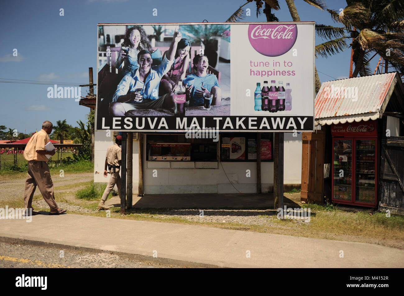 Mai lesuva Takeaway & Coca-Cola Anzeige in Suva, Fidschi Stockfoto