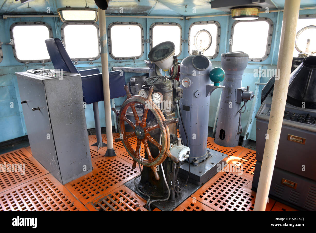 Zimmer des Krieges Schiff Steuerung im Krieg Schiff Museum kostenlos für Tourismus zu schauen und zu lernen über die Geschichte des Kriegs Schiff gehen und sich ohne Ticket Stockfoto