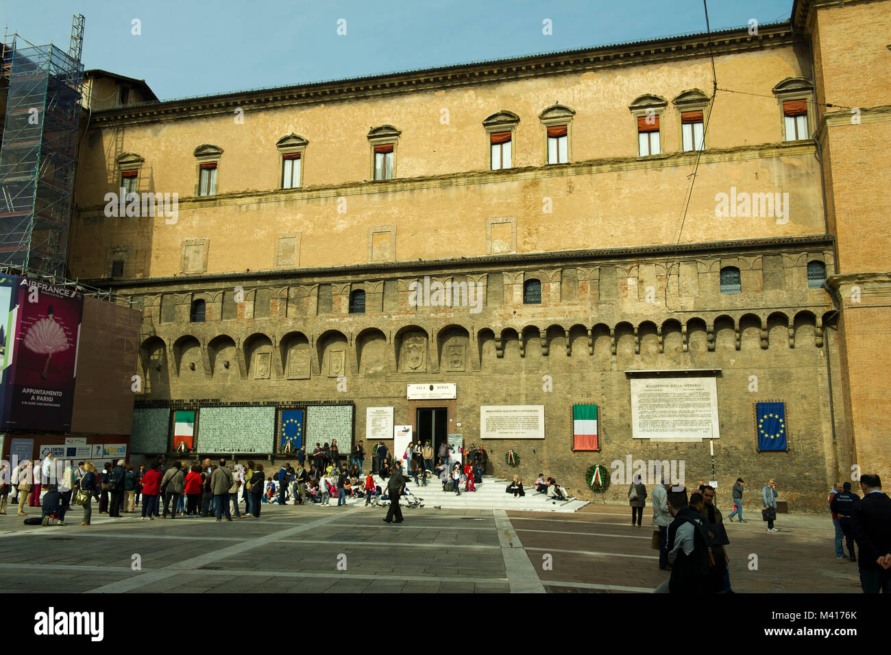 Italien, Emilia Romagna, Bologna, Biblioteca Sala borsa ist eine multimediale Bibliothek im Palazzo di Accursio Stockfoto