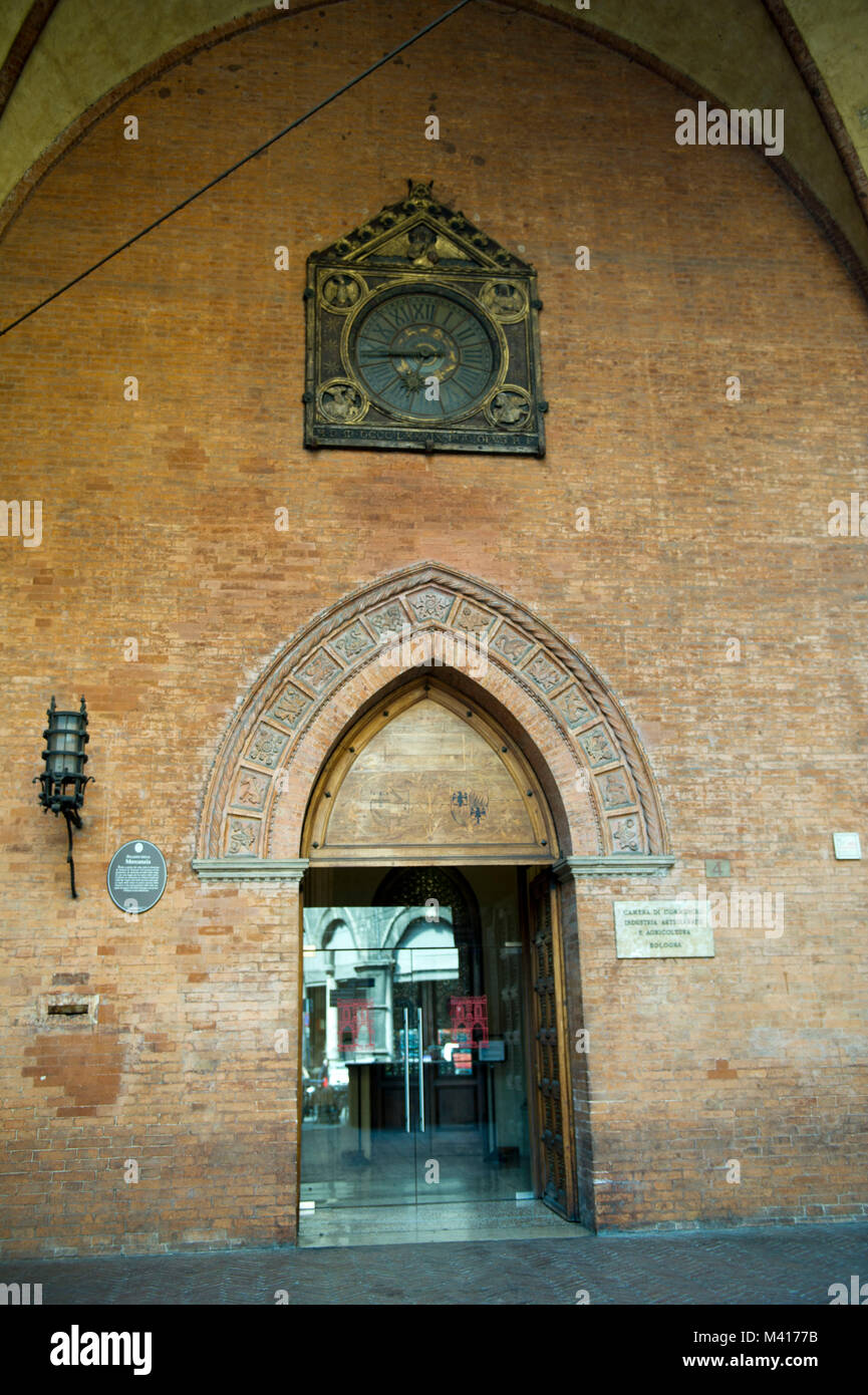 Italien, Emilia Romagna, Bologna, Palazzo della Mercanzia. Home der Handelskammer Industrie und Handwerk Stockfoto