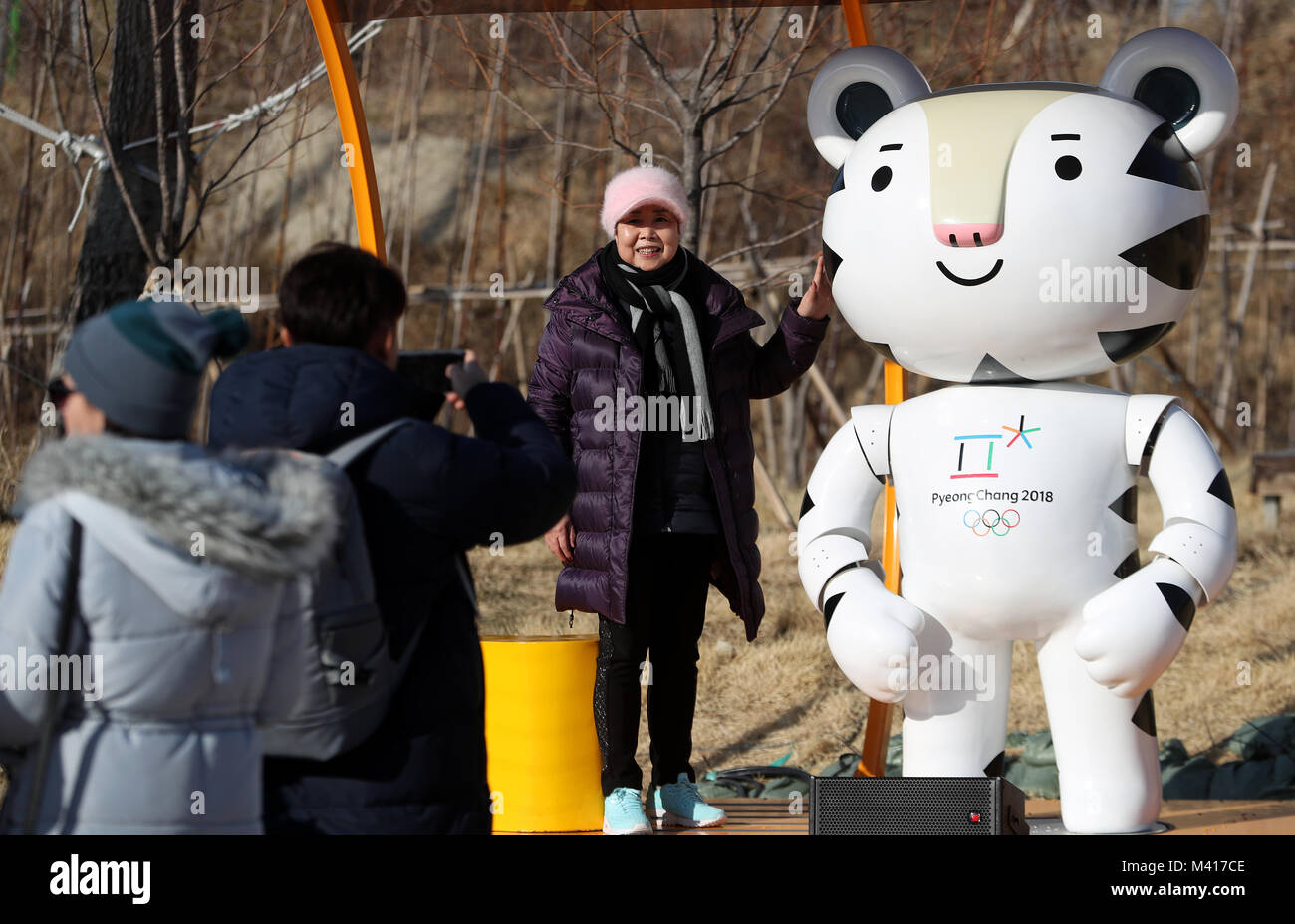Menschenmassen im Olympischen Park während der Tag vier der Olympischen Winterspiele 2018 PyeongChang in Südkorea. Stockfoto