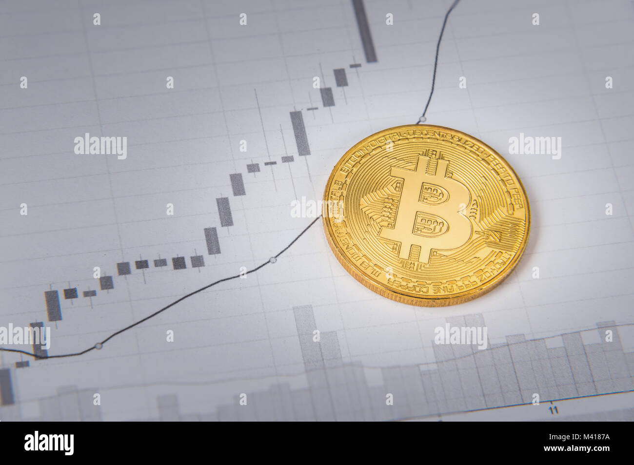 Gold bitcoin od Papier wachsenden Chart Stockfoto