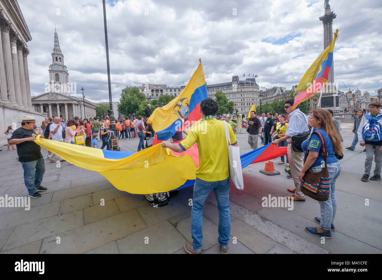 Die ecuadorianer beginnen einen Protest auf dem Trafalgar Square Präsident Correa's 'Bürger Revolution' gegen Proteste und coup Bedrohungen zu unterstützen. Stockfoto