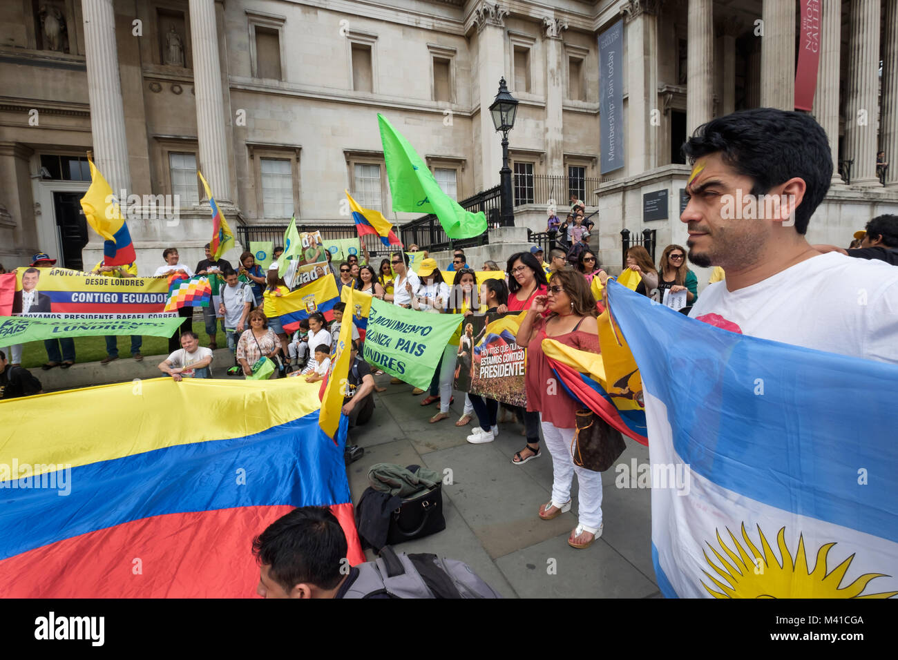 Die ecuadorianer Protest auf dem Trafalgar Square in der Unterstützung von Präsident Correa's 'Bürger Revolution' gegen Proteste und coup Bedrohungen. Stockfoto