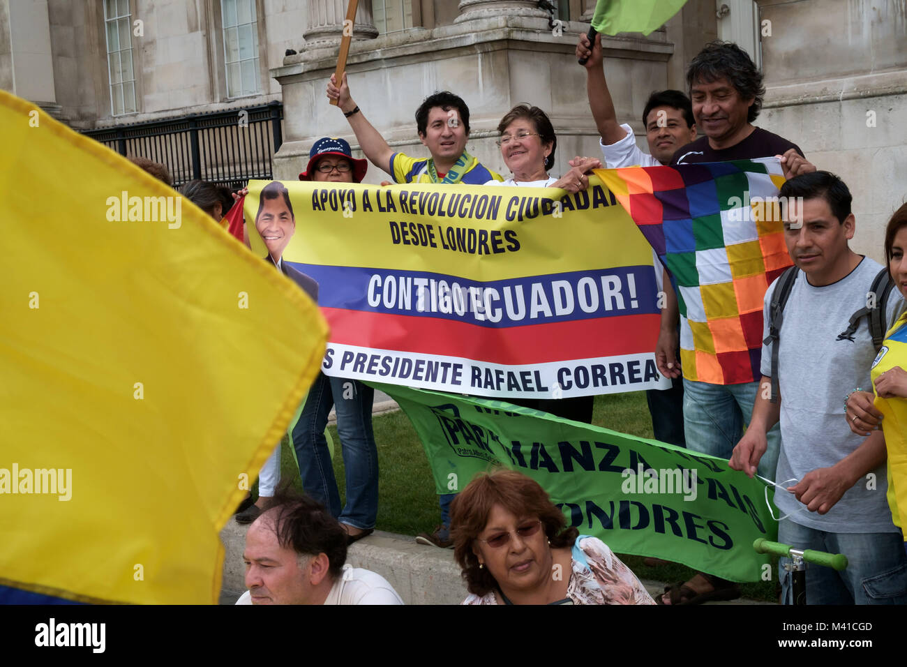 Die ecuadorianer Protest auf dem Trafalgar Square in der Unterstützung von Präsident Correa's 'Bürger Revolution' gegen Proteste und coup Bedrohungen. Stockfoto