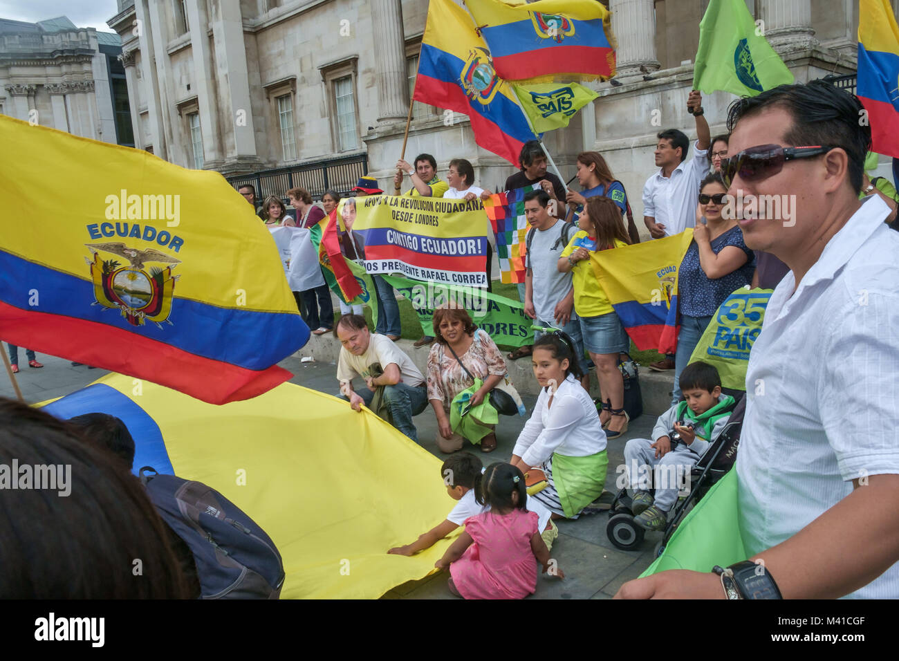 Die ecuadorianer Protest auf dem Trafalgar Square in der Unterstützung von Präsident Correa's 'Bürger Revolution' gegen Proteste und coup Bedrohungen. Stockfoto