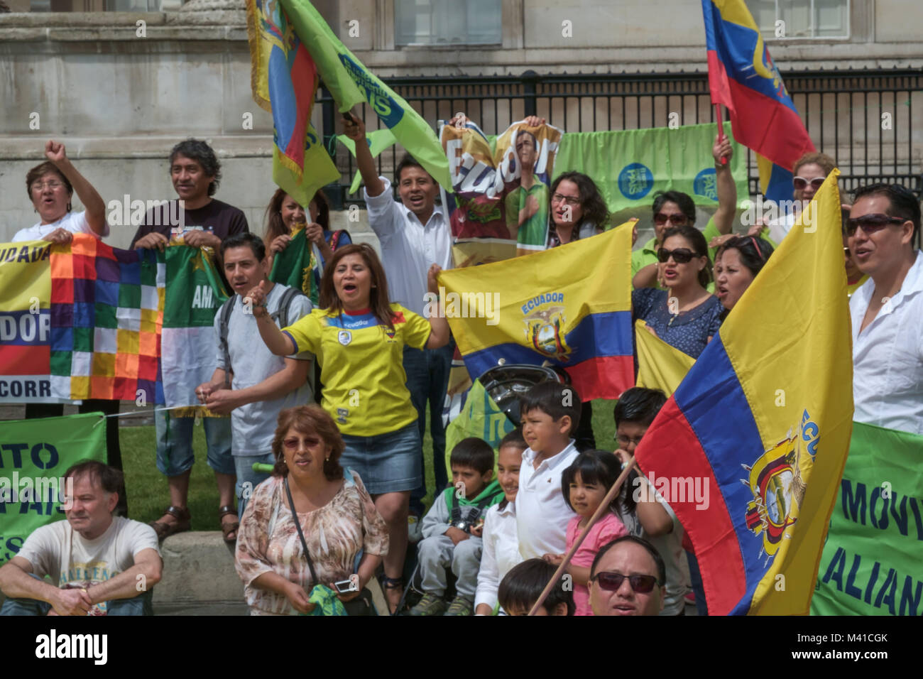 Die ecuadorianer Protest auf dem Trafalgar Square in der Unterstützung von Präsident Correa's 'Bürger Revolution' gegen Proteste und coup Bedrohungen. Stockfoto
