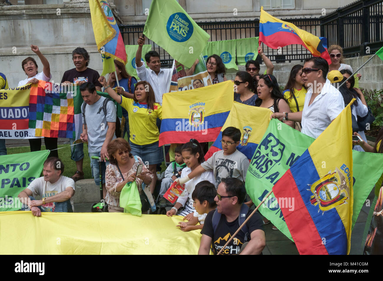 Die ecuadorianer Protest auf dem Trafalgar Square in der Unterstützung von Präsident Correa's 'Bürger Revolution' gegen Proteste und coup Bedrohungen. Stockfoto