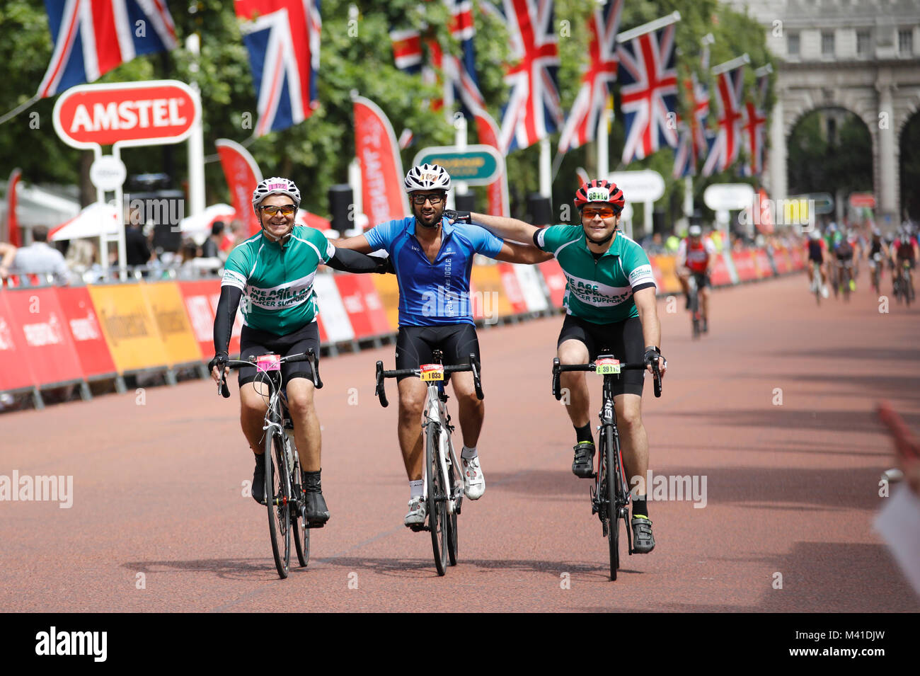 Fahrt London Bike Race - Fahrer fahren Sie durch das Zentrum von London in Richtung der finnische Linie. Stockfoto