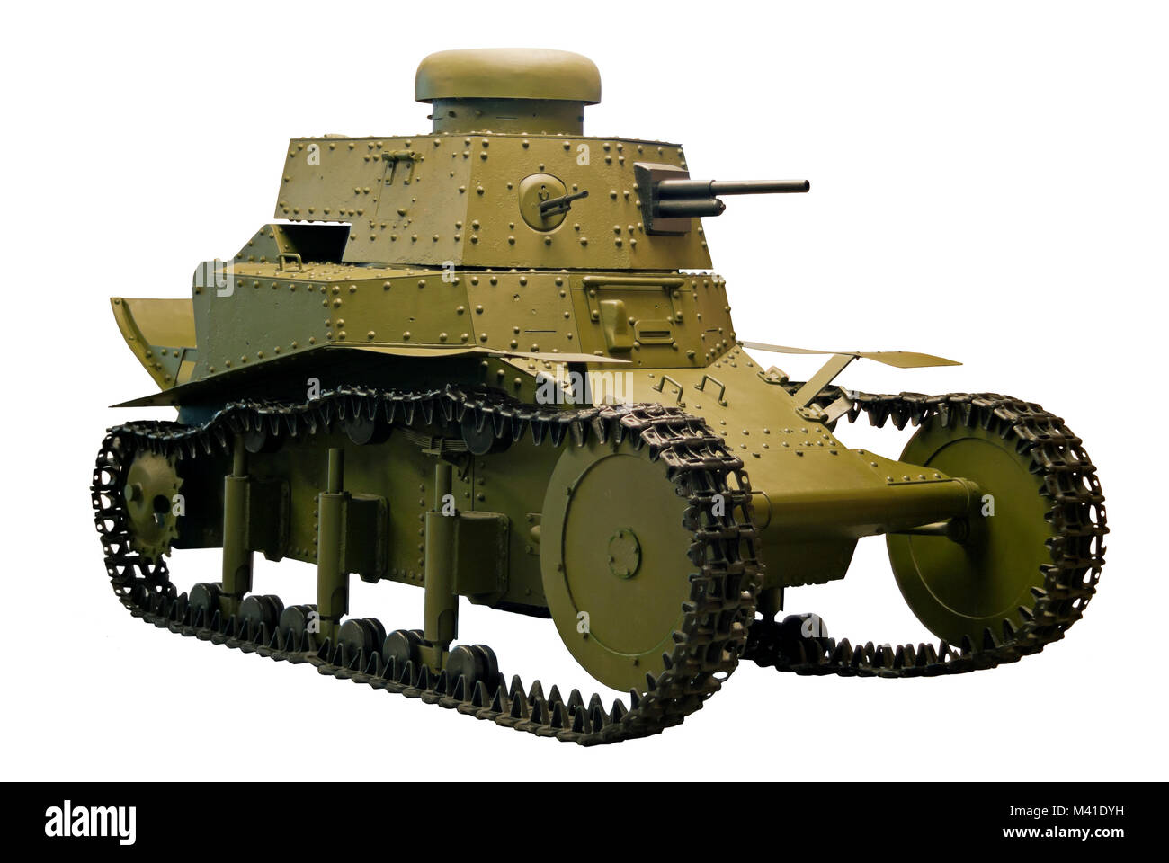 Alte kleine Tank der Anfang des XX Jahrhunderts mit genieteten Rüstung, isoliert Stockfoto Alte kleine Tank der Anfang des XX Jahrhunderts mit genieteten Rüstung, isoliert Stockfoto