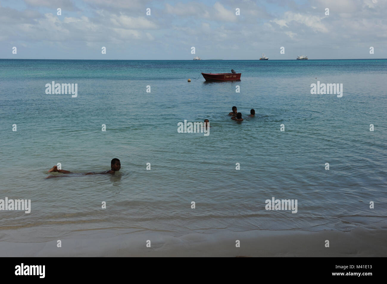 Kinder Schwimmen Stockfotos & Kinder Schwimmen Bilder Alamy