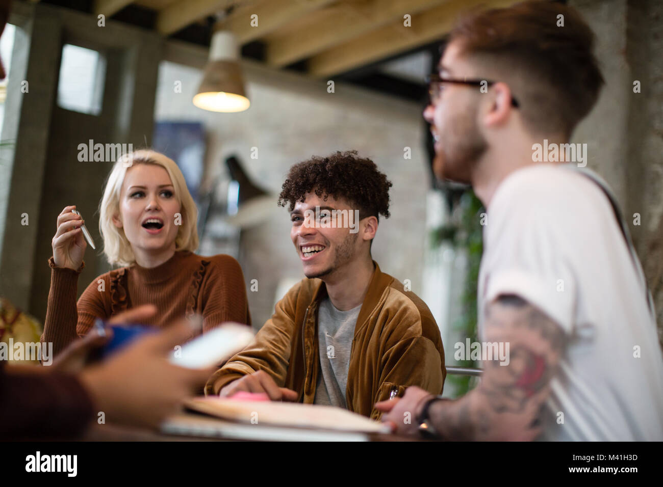 Gruppe junger Unternehmer in einer Sitzung Stockfoto