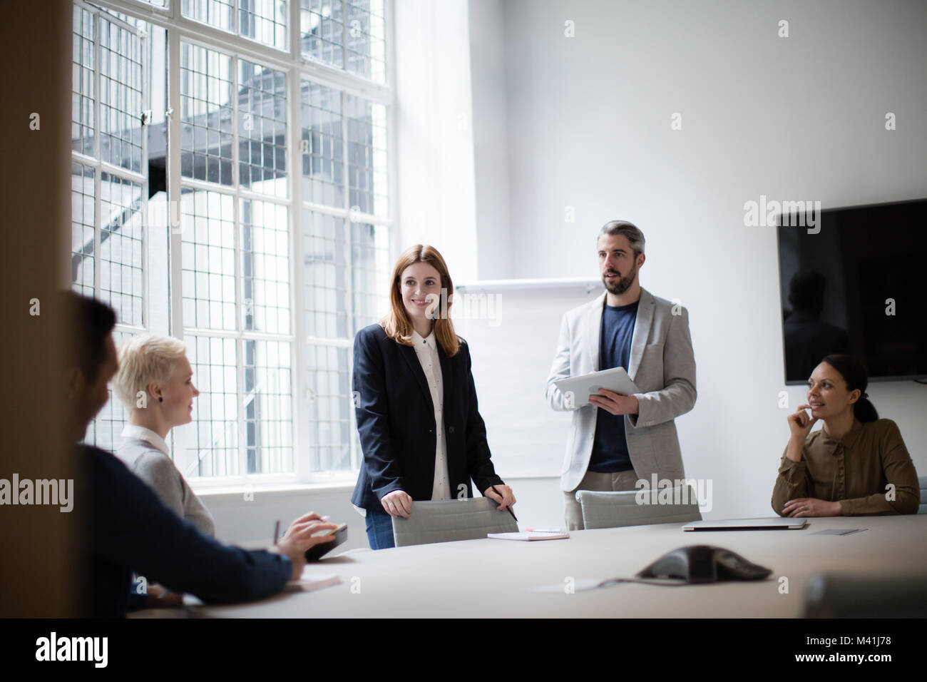 Führungskräfte führen ein Brainstorming Sitzung Stockfoto