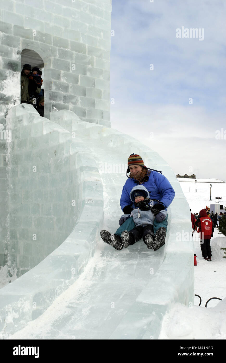 Kanada, Québec, Québec Winterkarneval, Eis Rodeln auf der Abraham-Ebene Stockfoto