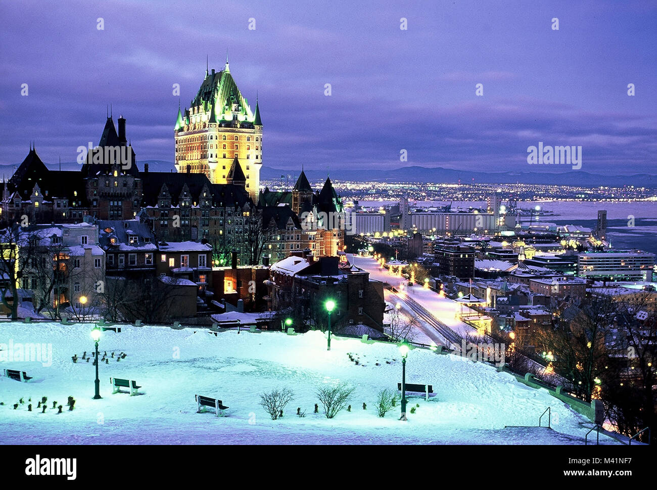 Kanada, in der Provinz Quebec, Quebec City, Altstadt aufgeführt von der UNESCO zum Weltkulturerbe, Chateau Frontenac aus der Ebenen von Abraham, rechts St. Lawre Stockfoto