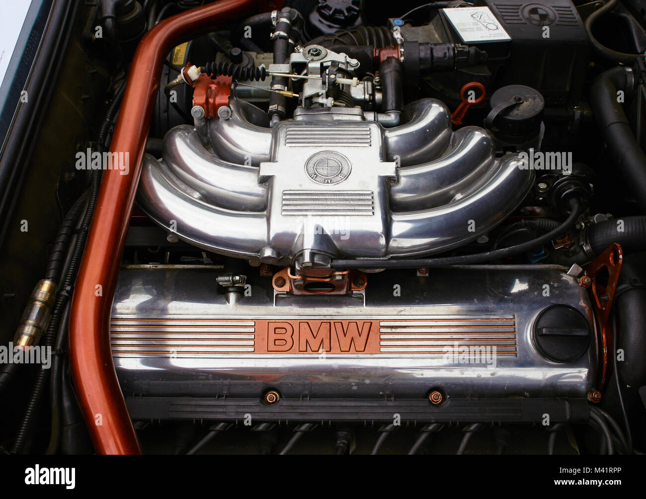 Motor bay Fotos eines klassischen eingespritzten Kraftstoffs bmw Stockfoto