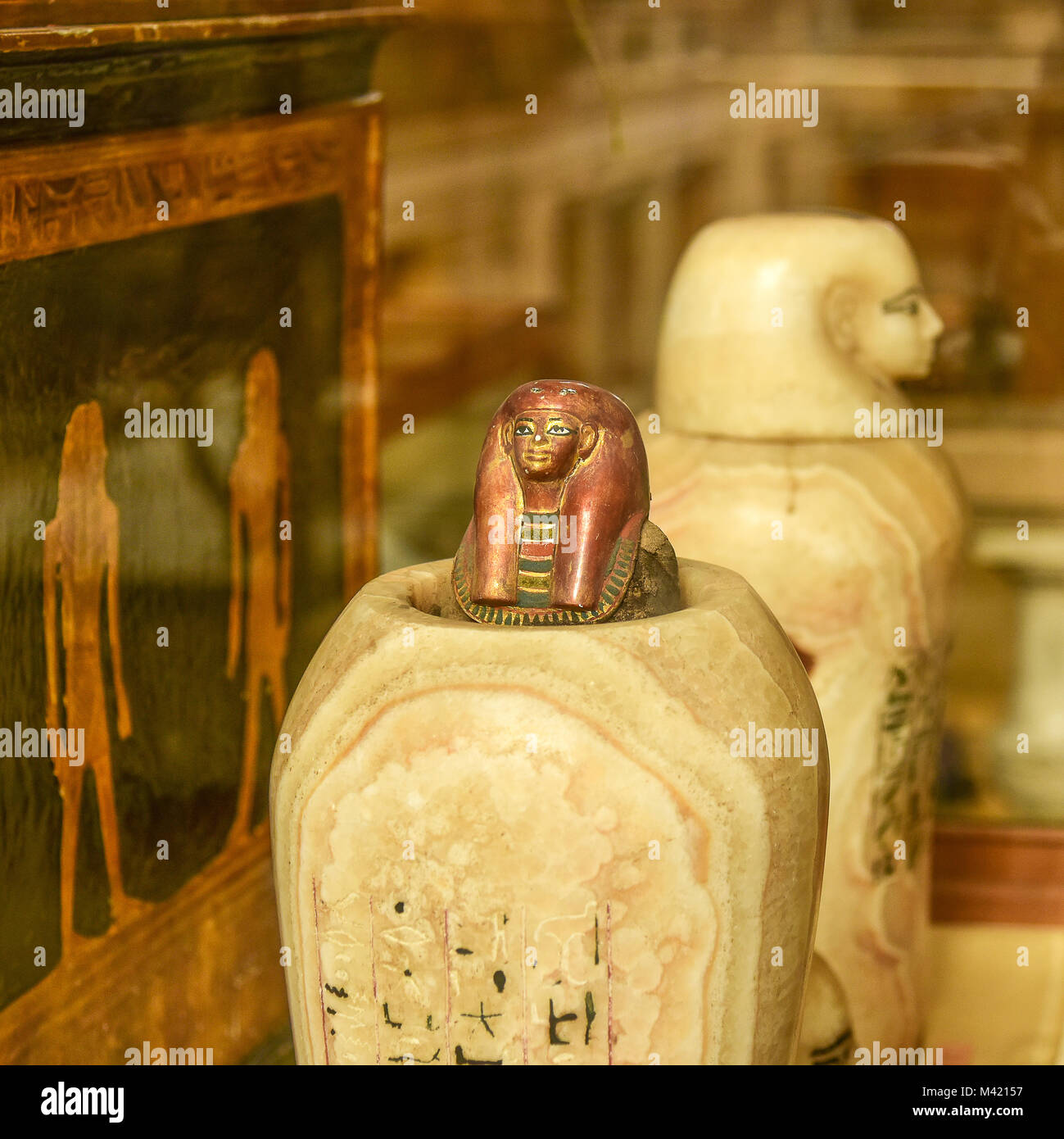 Figuren geschnitzt in Marmor im Museum von Kairo, Kairo, Ägypten. Selten bemerkt Objekte der alten ägyptischen Kunstwerke. Stockfoto