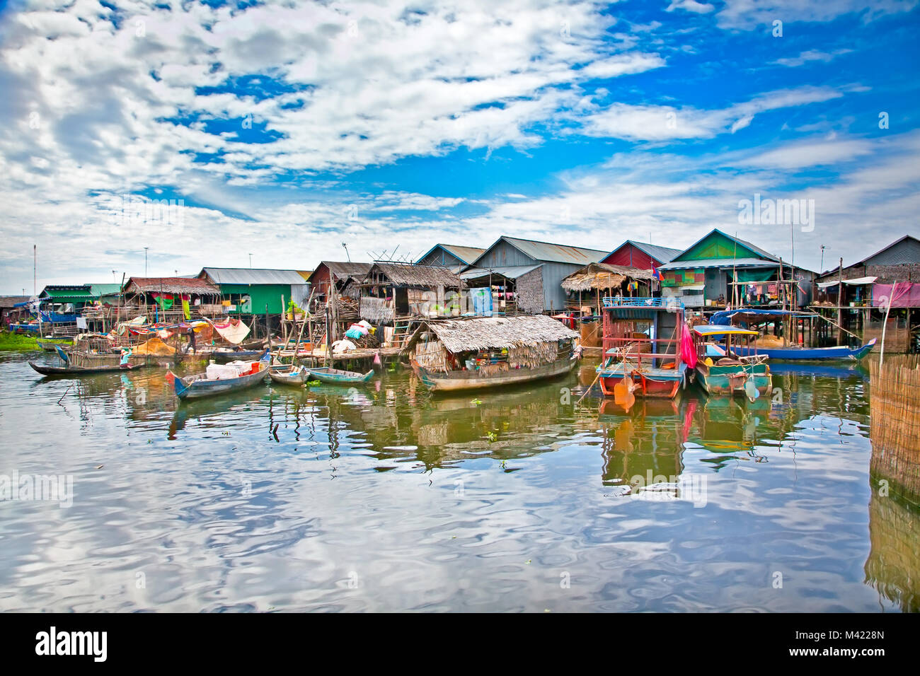 Die schwimmenden Dorf auf dem Wasser (komprongpok) der Tonle Sap See. Kambodscha. Stockfoto
