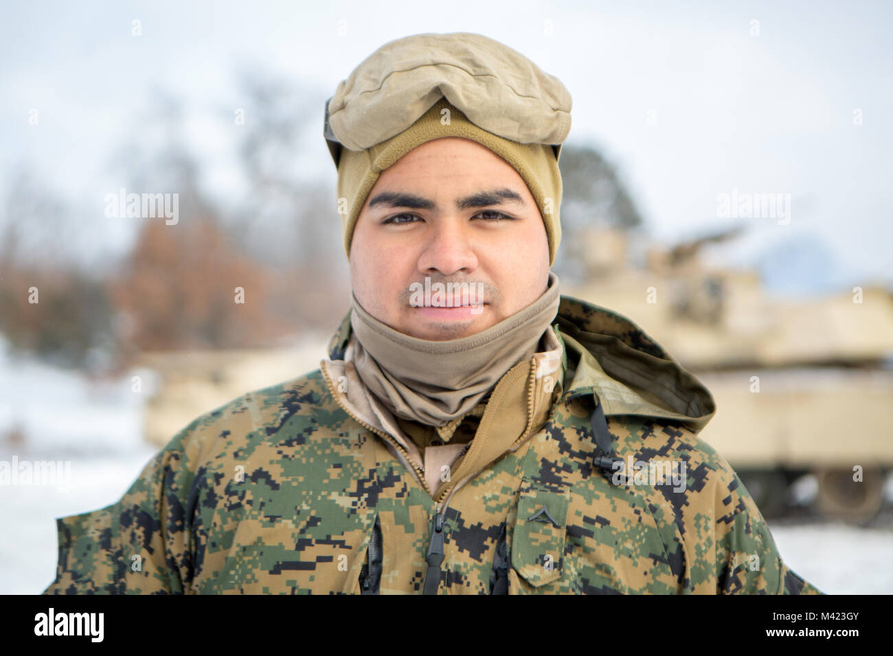 Lance Cpl. William Vasquez ist ein Sanford, North Carolina, native und finden Marine mit Firma F, 4 Tank Battalion, 4th Marine Division. Vasquez, einem Tank Crew, die in der übung Winterpause 2018 auf Lager Äsche, Michigan, 24.02.4-17, 2018 teilgenommen. Wenn er nicht die Durchführung von Marine Corps Ausbildung, Vasquez ist ein Bauarbeiter für Parkers gesagtes Stockstill Bau in North Carolina. "Dieses kalte Wetter Ausbildung uns wirklich Vorteile, weil wir definitiv nicht davon, dass sie in dieser Art von Umgebung verwendet", sagte Vasquez. "Diese Ausbildung ist uns zu helfen, die Temperaturen, die wir' eingestellt werden Stockfoto